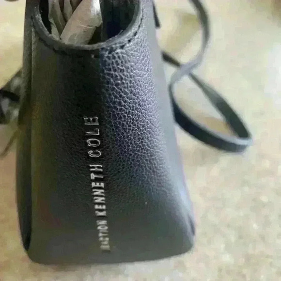 Kenneth Cole Reaction Crossbody NWT - Picture 2 of 5